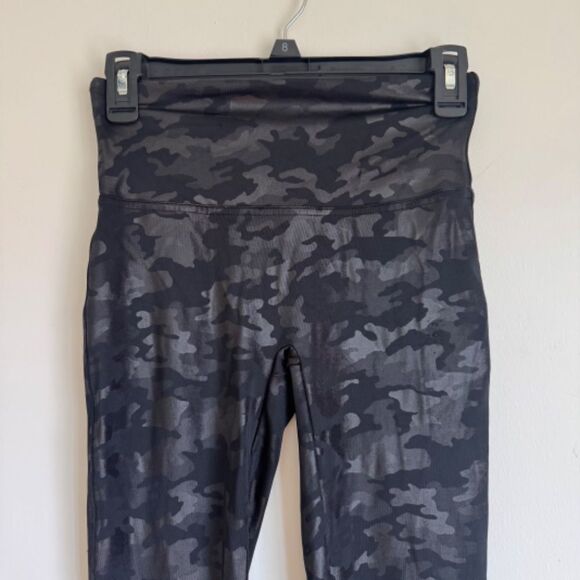 Spanx Faux Leather Camo Leggings - Black | Size M - Picture 5 of 9